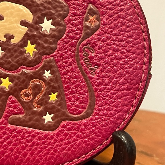 Coach Leo Zodiac Lion Round Coin Purse Burgundy Pebble Leather Chain Wallet Rare - Picture 2 of 15